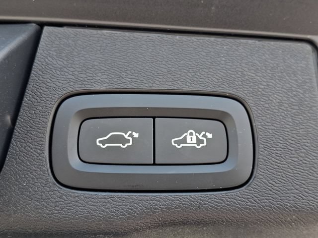 Certified 2024 Volvo XC60 T8 Core w/ Climate Package AWD/4WD image 29