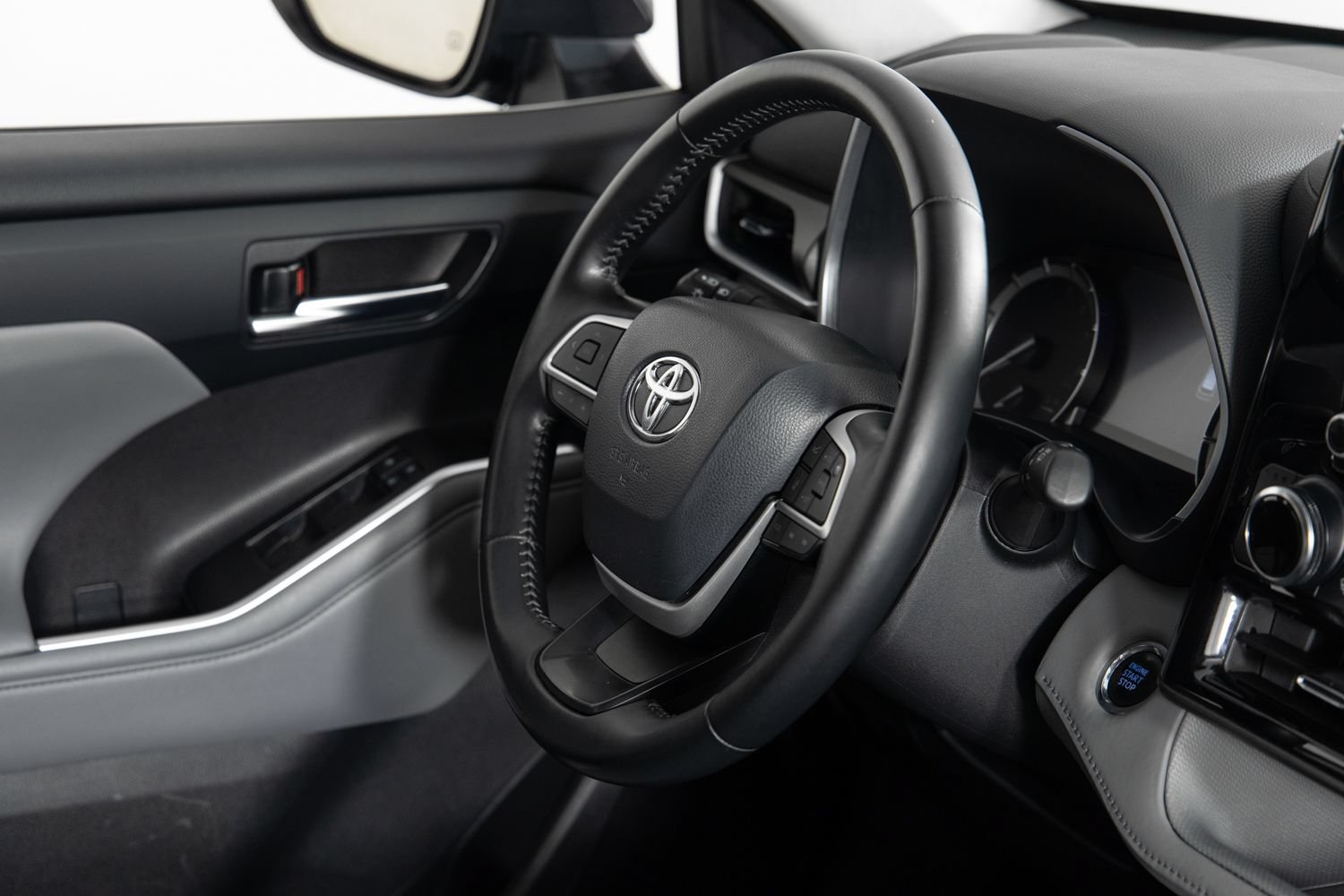 Used 2022 Toyota Highlander XLE AWD/4WD image 26