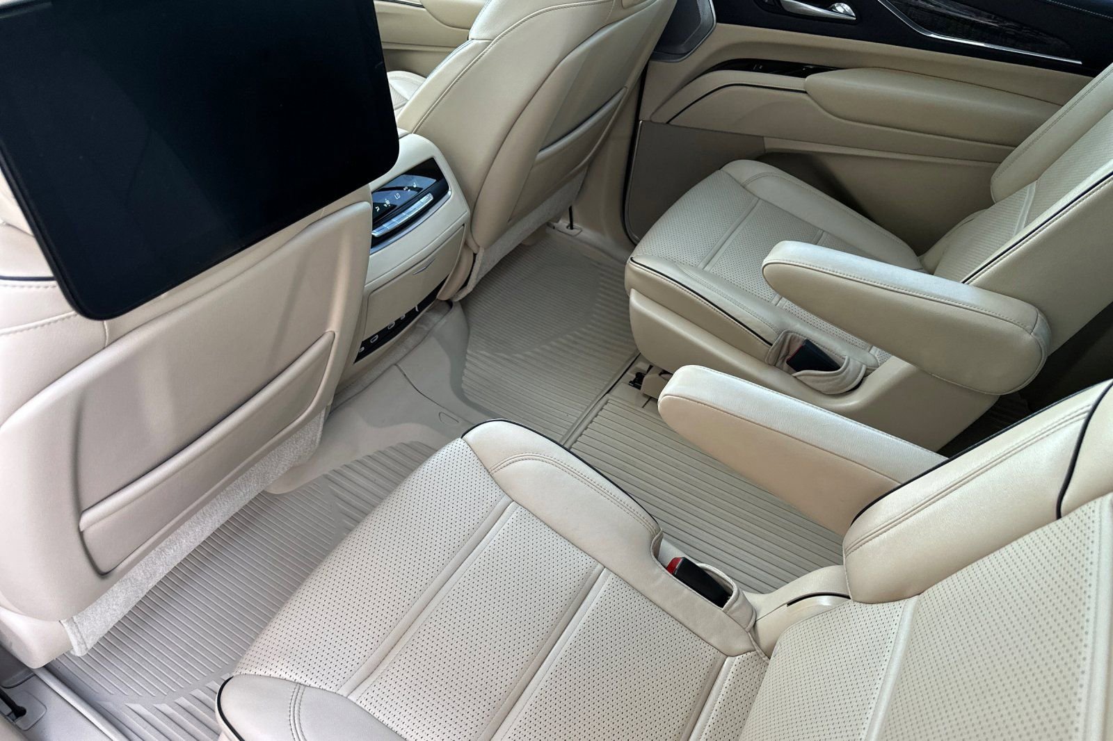 Certified 2021 Cadillac Escalade ESV Premium Luxury w/ Driver Assist Tech Package AWD/4WD image 14