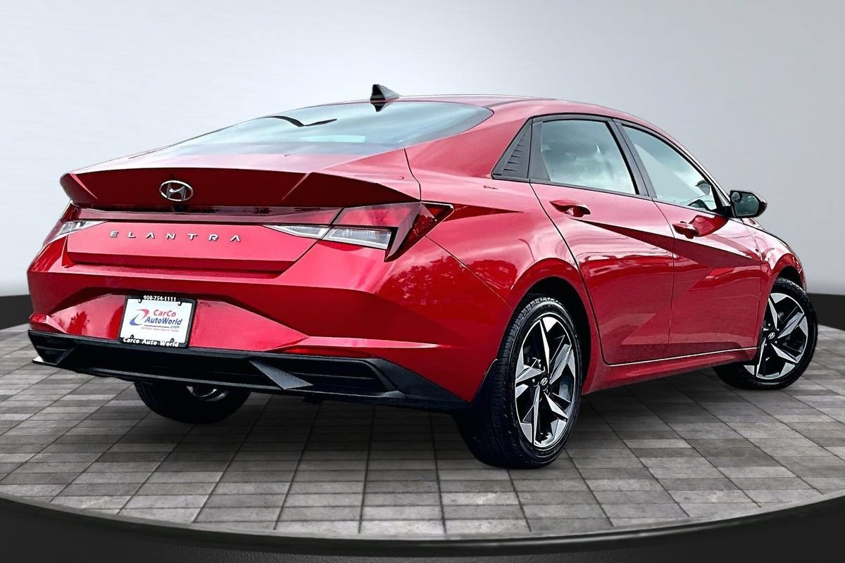 Used 2023 Hyundai Elantra SEL w/ Convenience Package FWD image 5