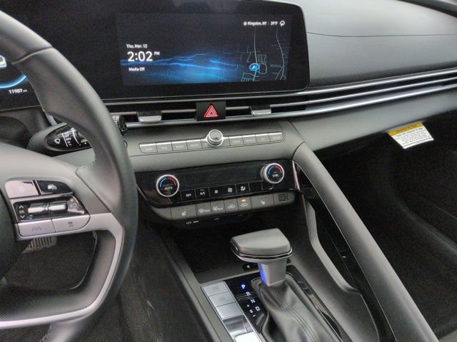 Used 2024 Hyundai Elantra SEL w/ Convenience Package image 21