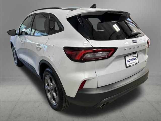 Used 2025 Ford Escape ST-Line Select AWD/4WD image 3