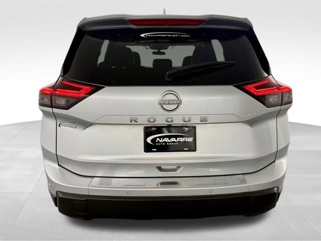 Used 2025 Nissan Rogue SV w/ SV Premium Package image 8