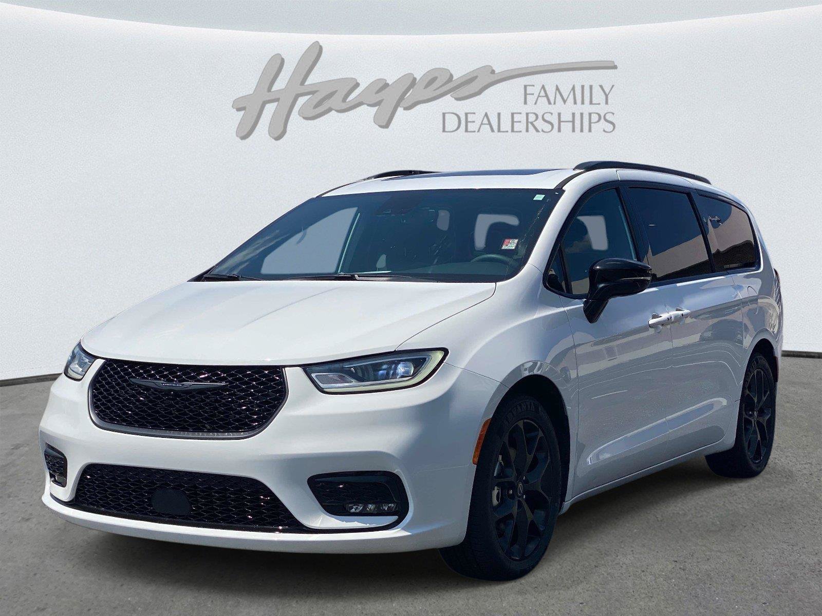 Used 2025 Chrysler Pacifica Limited FWD image 11