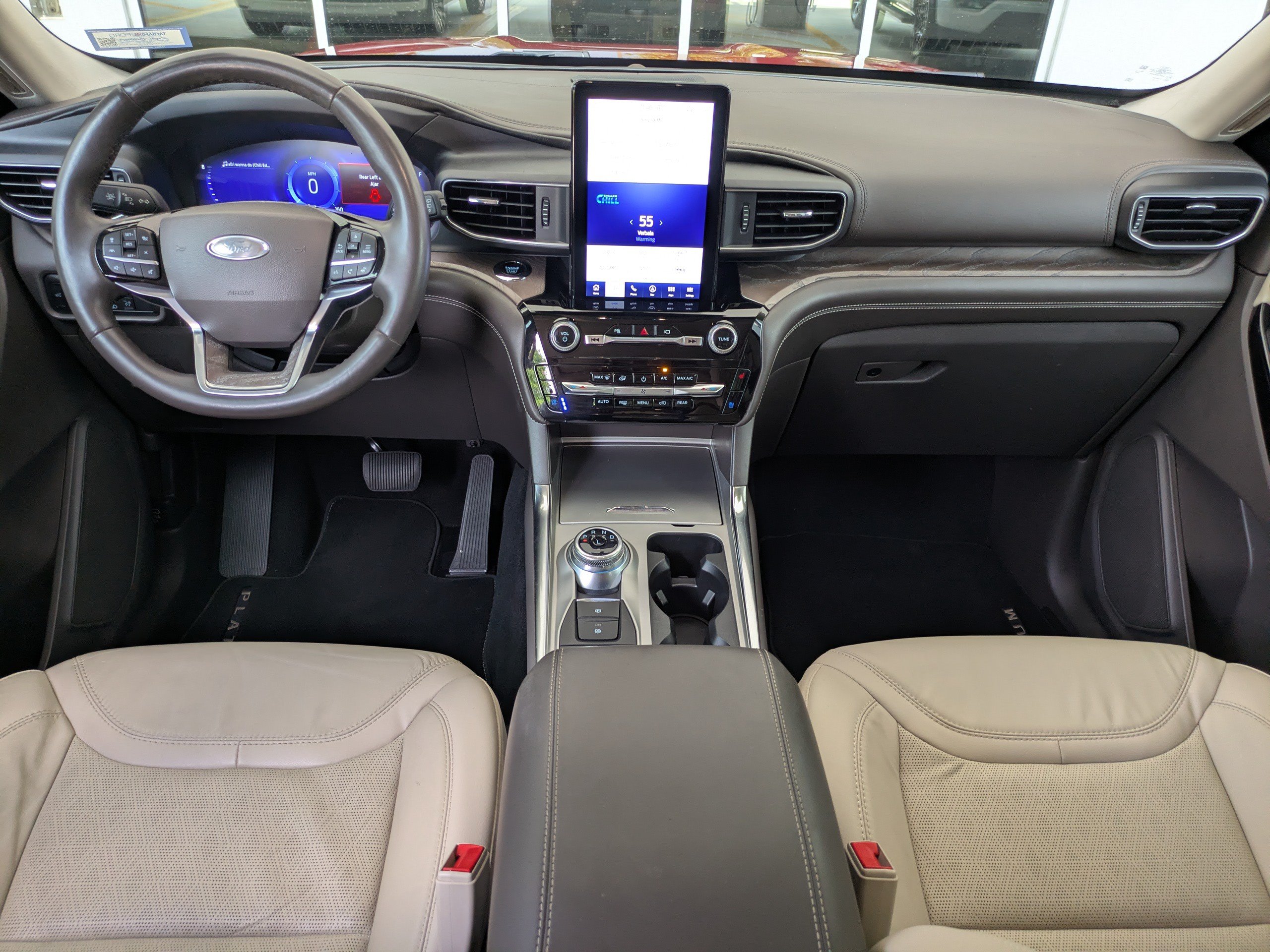 Used 2022 Ford Explorer Platinum w/ Equipment Group 601A AWD/4WD image 17
