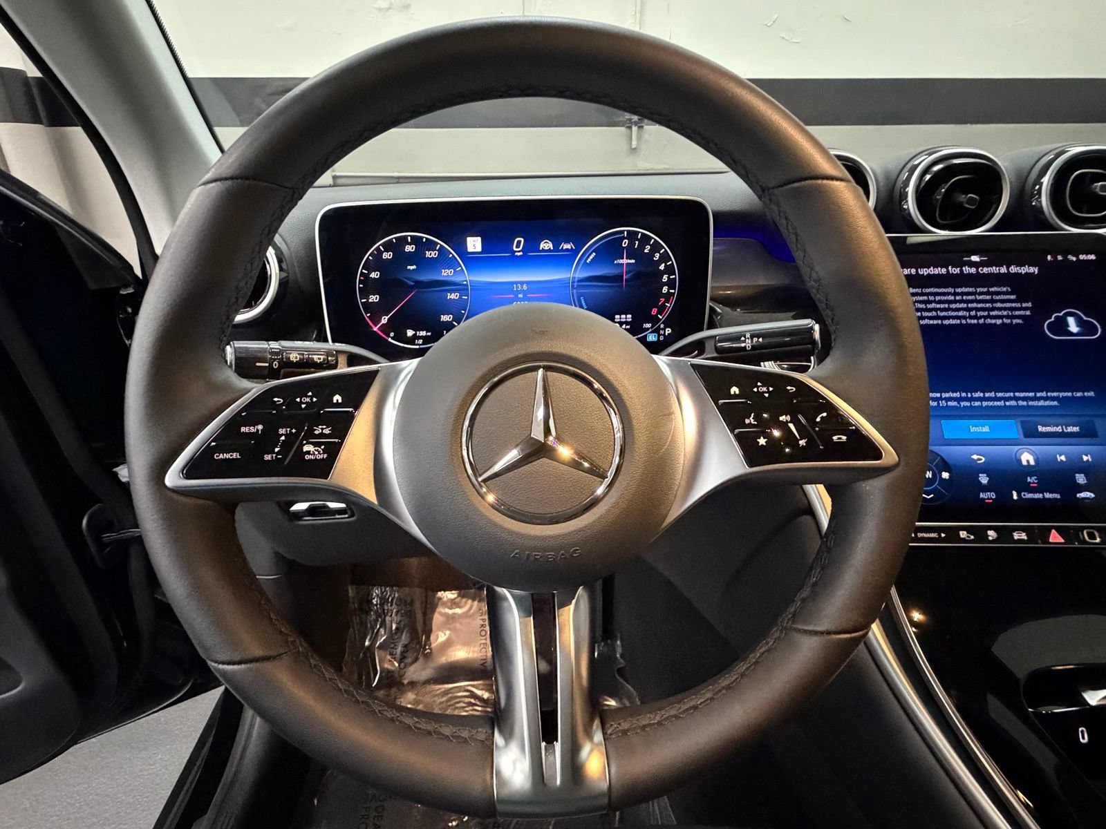 Used 2025 Mercedes-Benz GLC 350e 4MATIC image 29