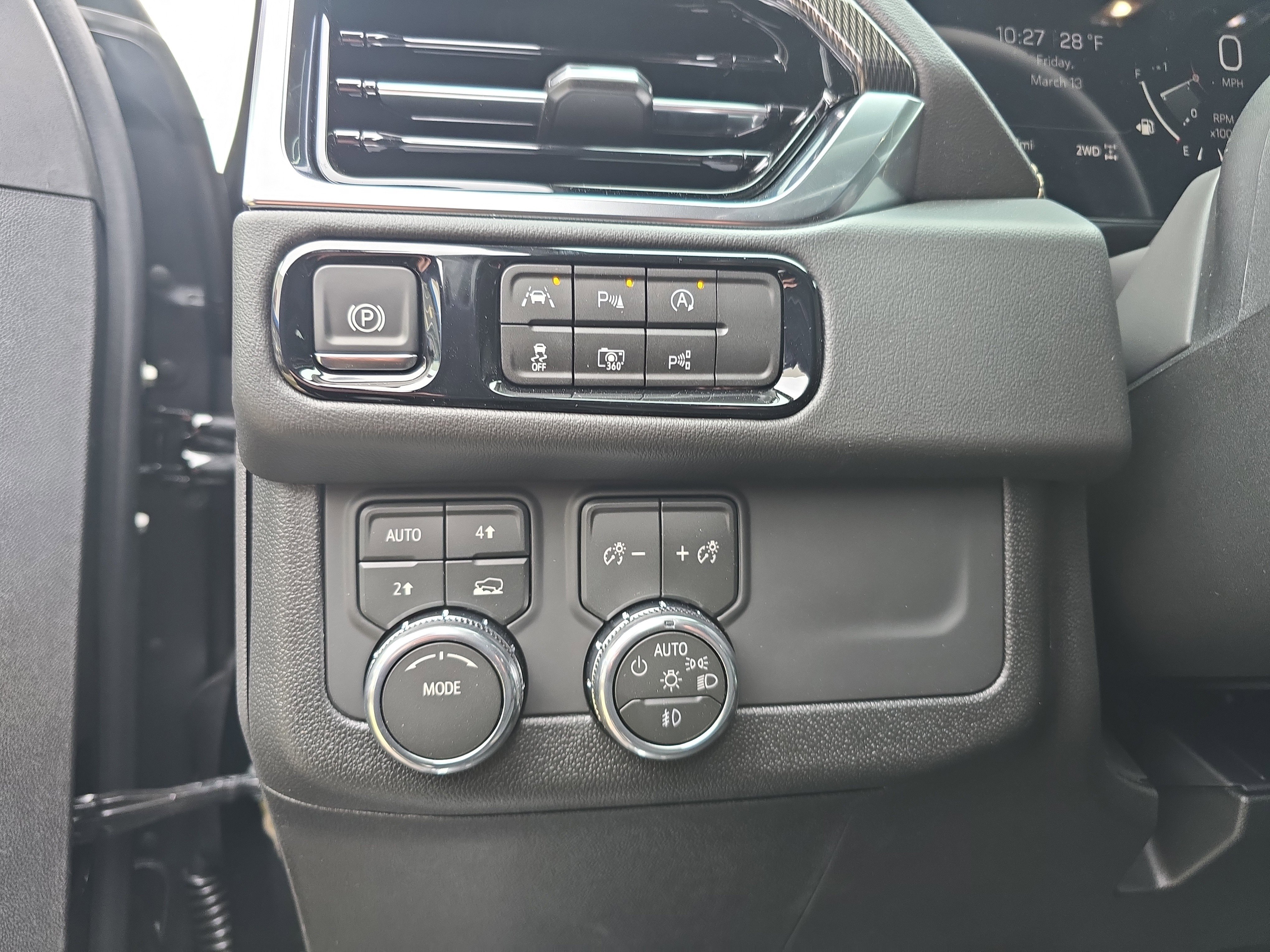 New 2026 GMC Yukon XL Elevation w/ LPO, Floor Liner Package image 21