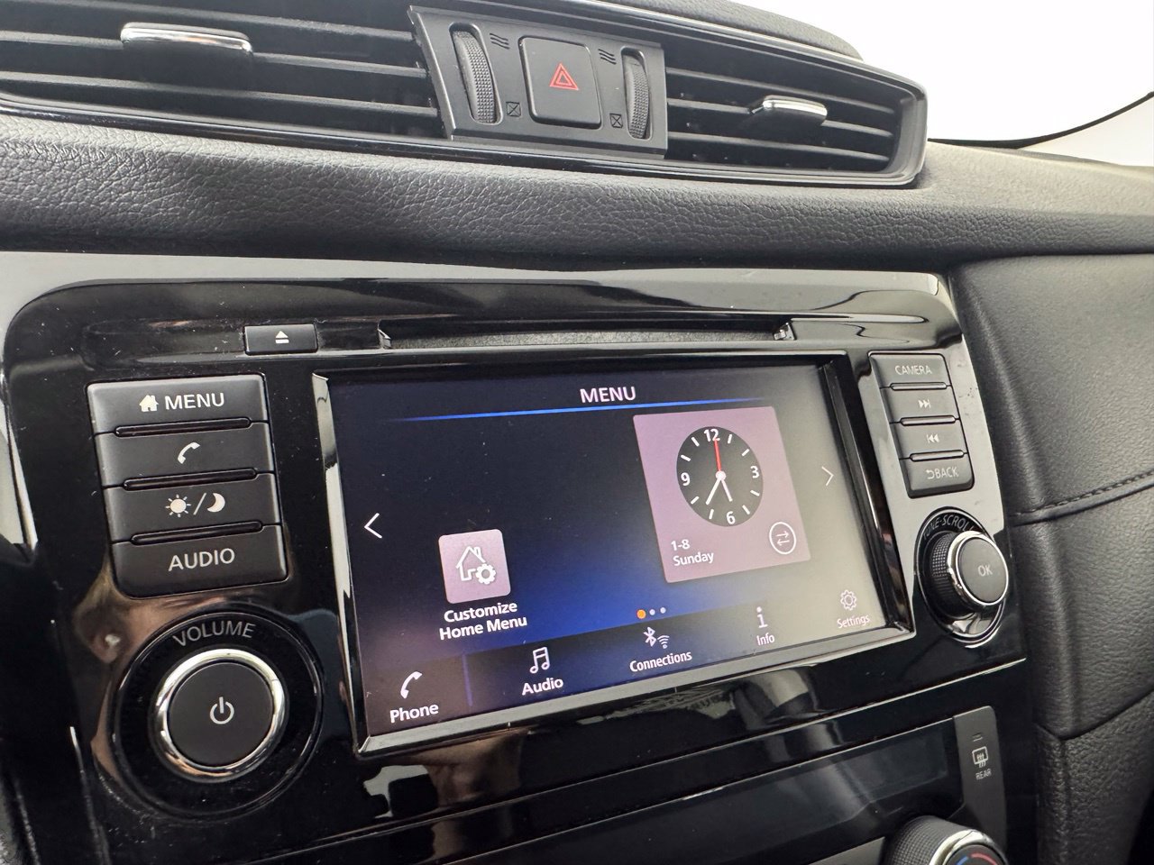 Used 2018 Nissan Rogue SV FWD image 19