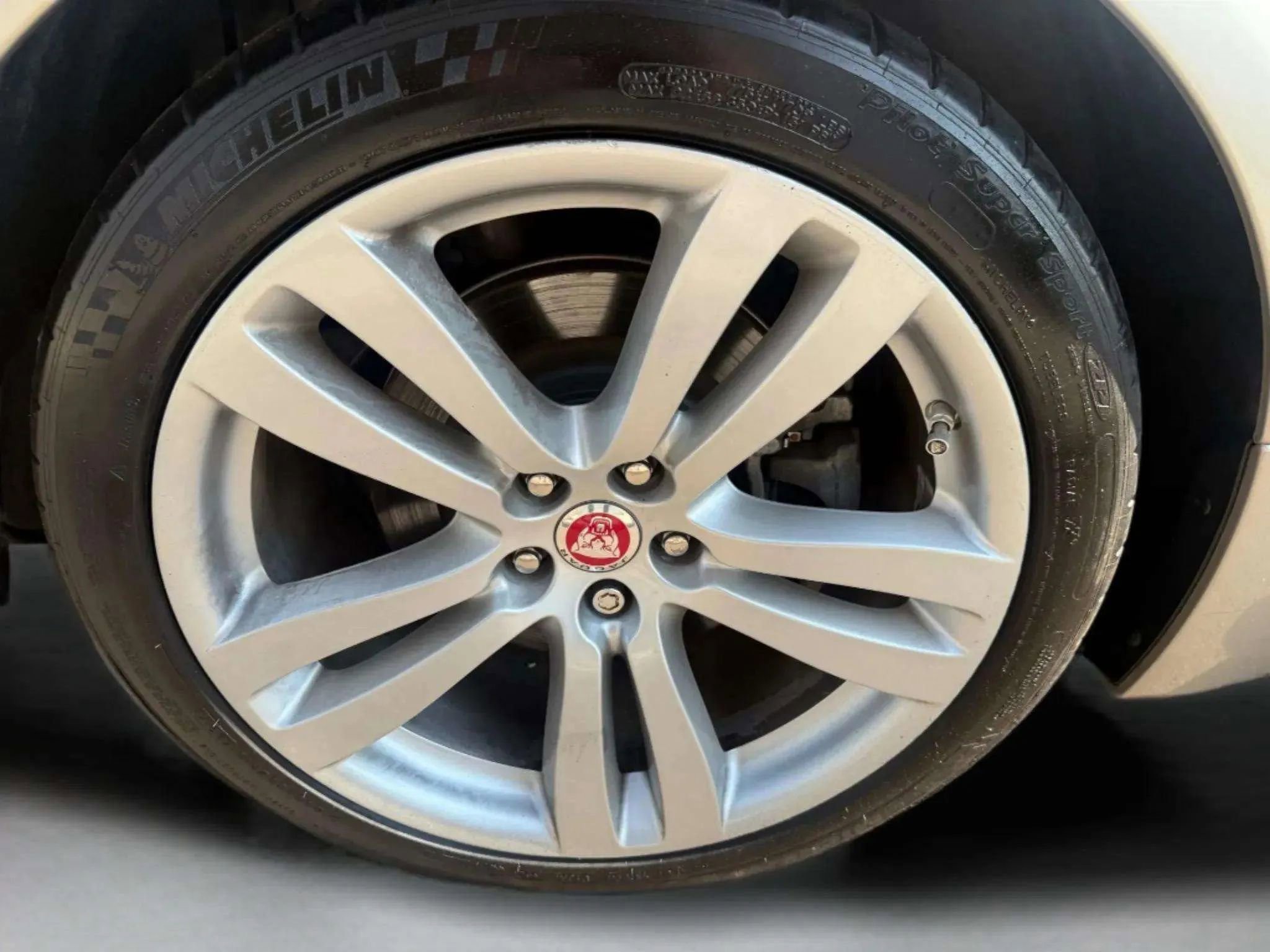 Used 2016 Jaguar XJ L Portfolio image 38