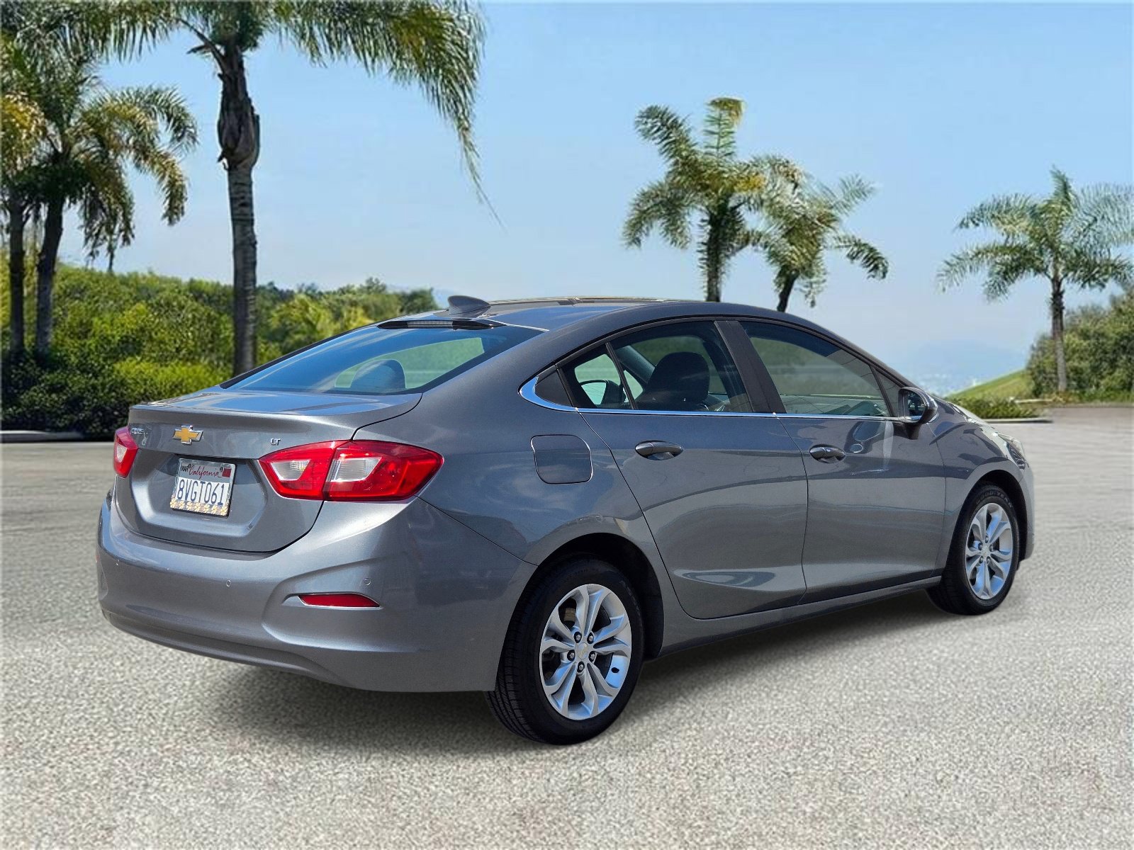 Used 2019 Chevrolet Cruze LT w/ Convenience Package FWD image 4