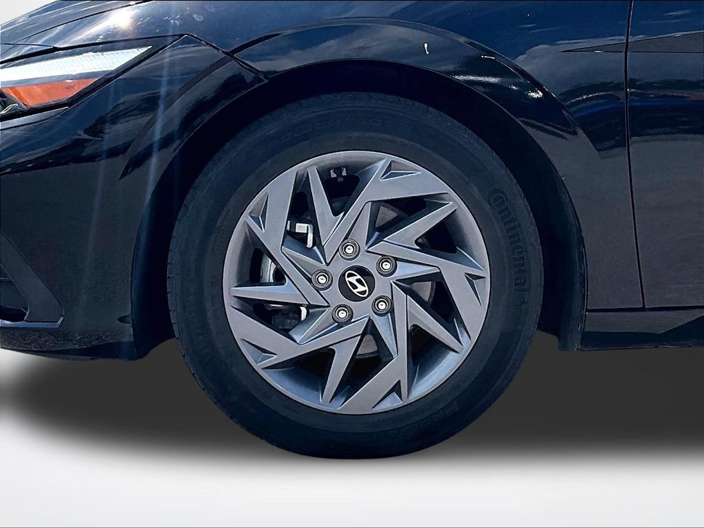 Used 2024 Hyundai Elantra SEL FWD image 9