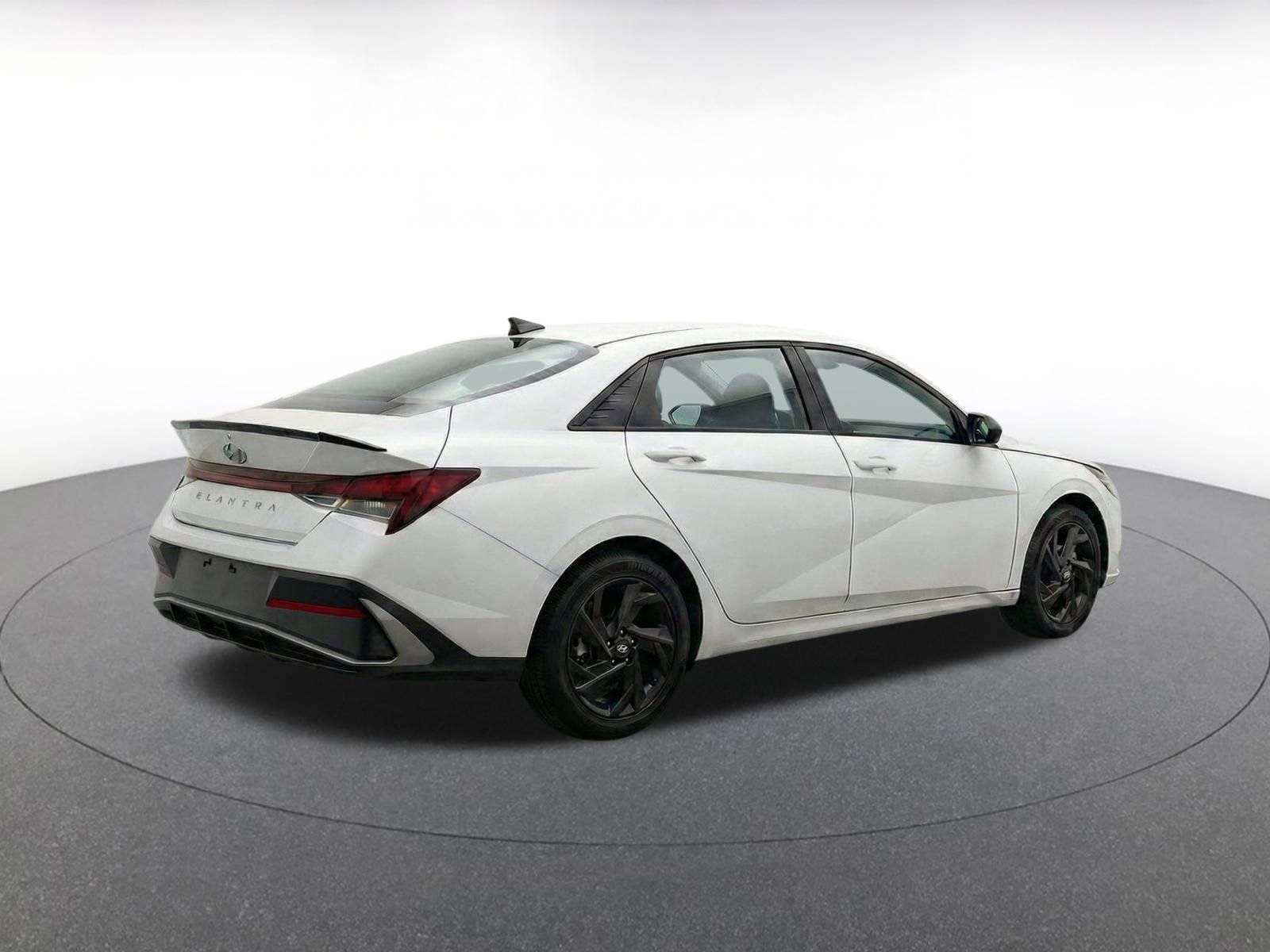 Used 2026 Hyundai Elantra Sport FWD image 7