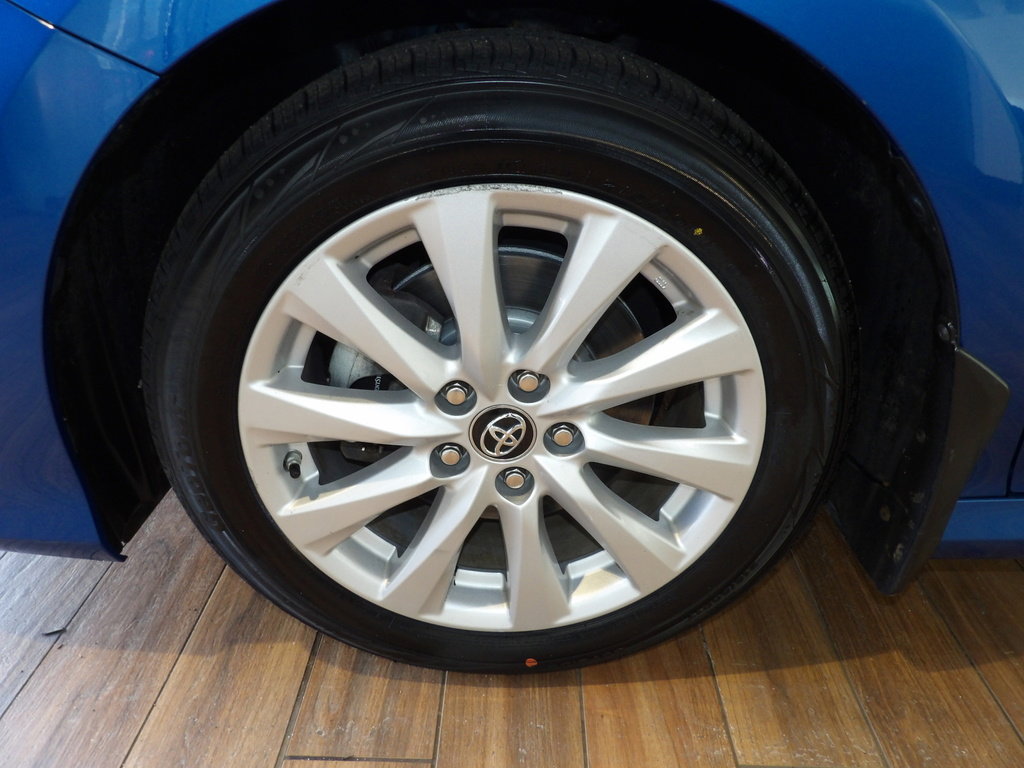 Used 2019 Toyota Camry LE image 10