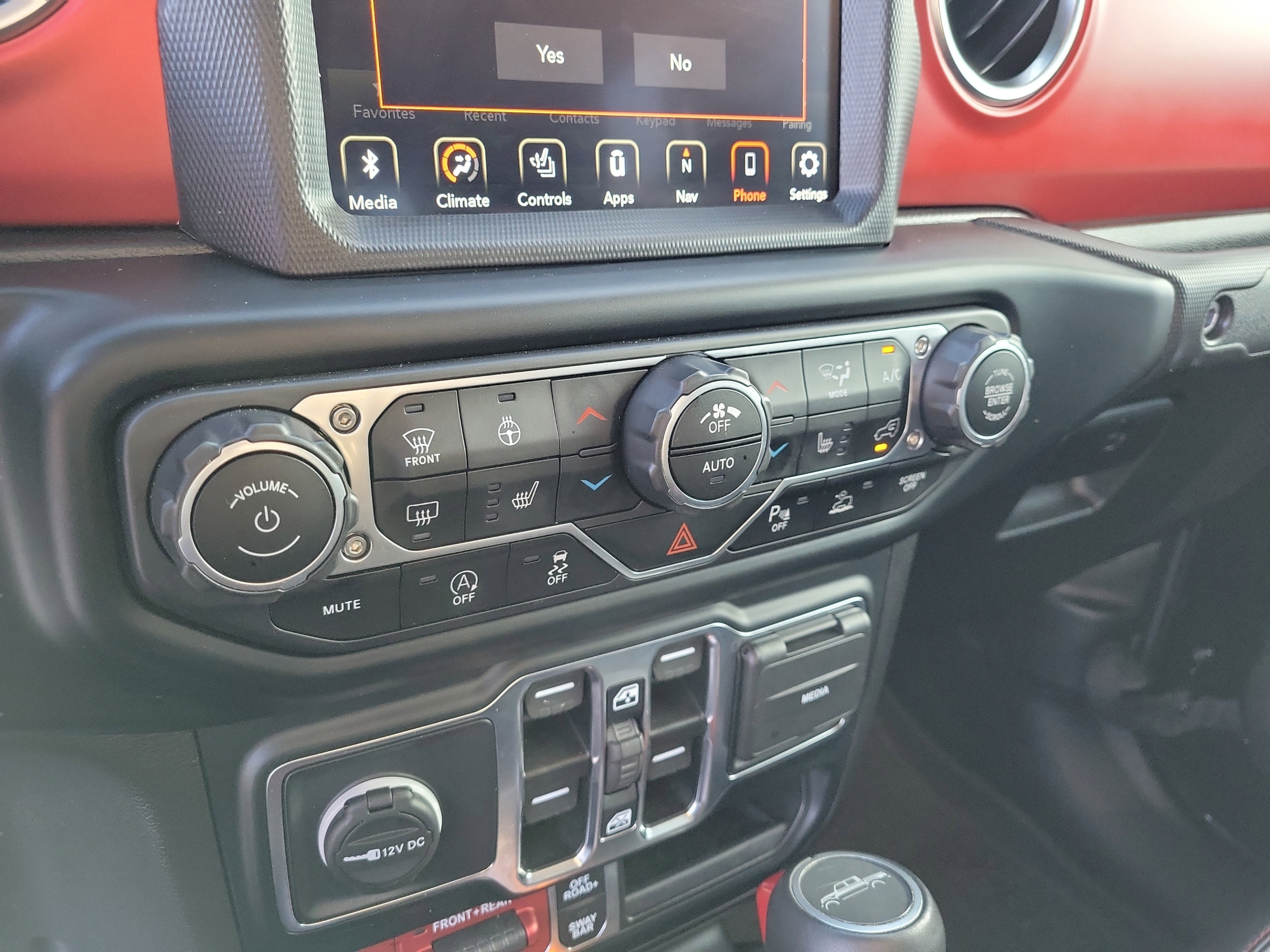 Used 2023 Jeep Gladiator Rubicon w/ LED Lighting Group AWD/4WD image 17
