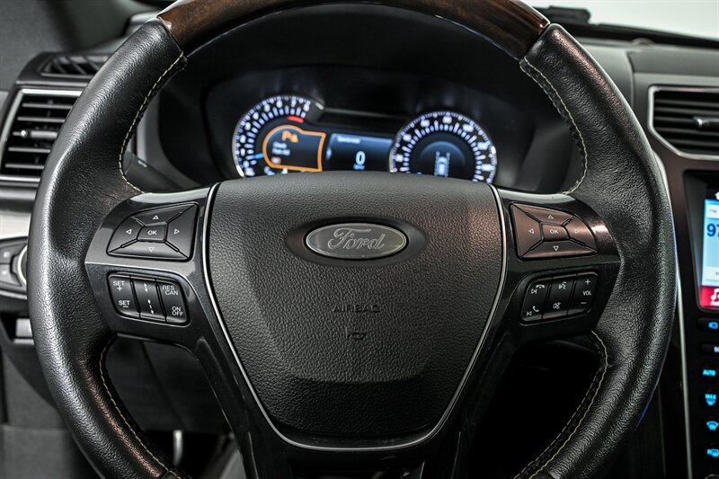 Used 2019 Ford Explorer Platinum AWD/4WD image 24