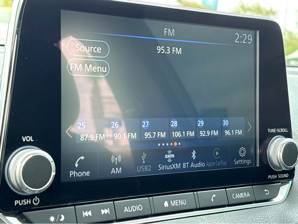 Used 2025 Nissan Sentra SV image 6