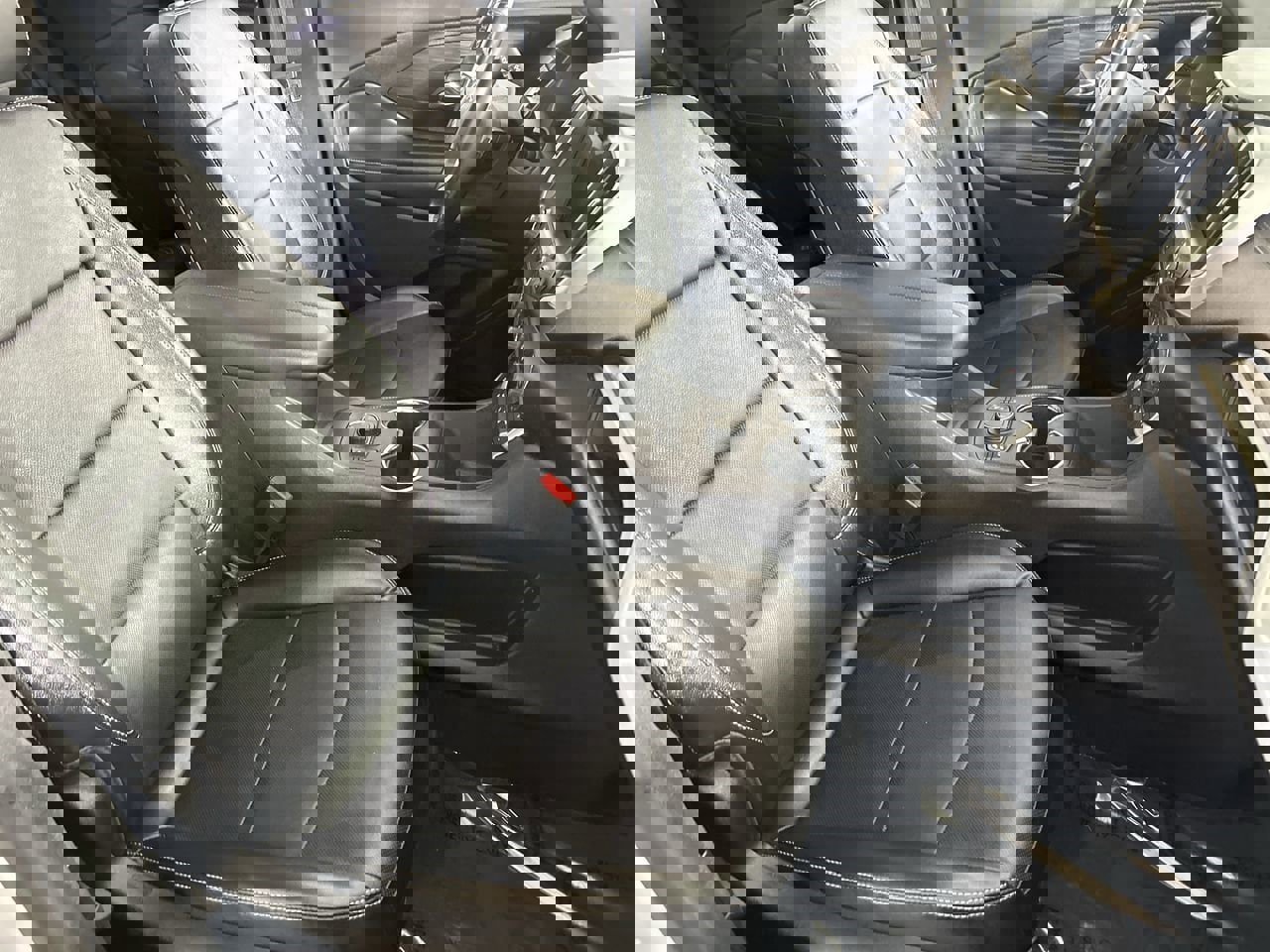 Used 2024 GMC Terrain SLT image 25