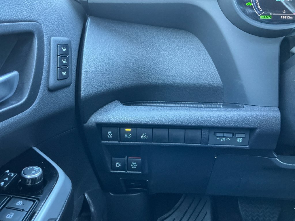Used 2025 Toyota Sienna Limited AWD/4WD image 20