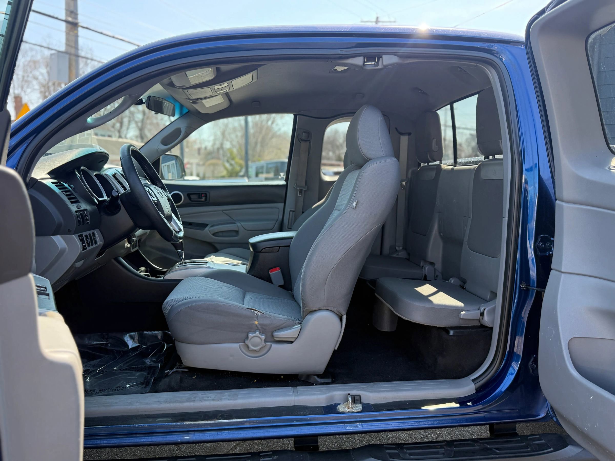 Used 2015 Toyota Tacoma 4x4 Access Cab V6 w/ TRD Sport Package image 25