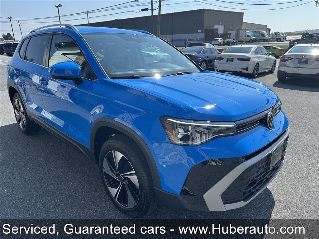 Used 2025 Volkswagen Taos SE image 3