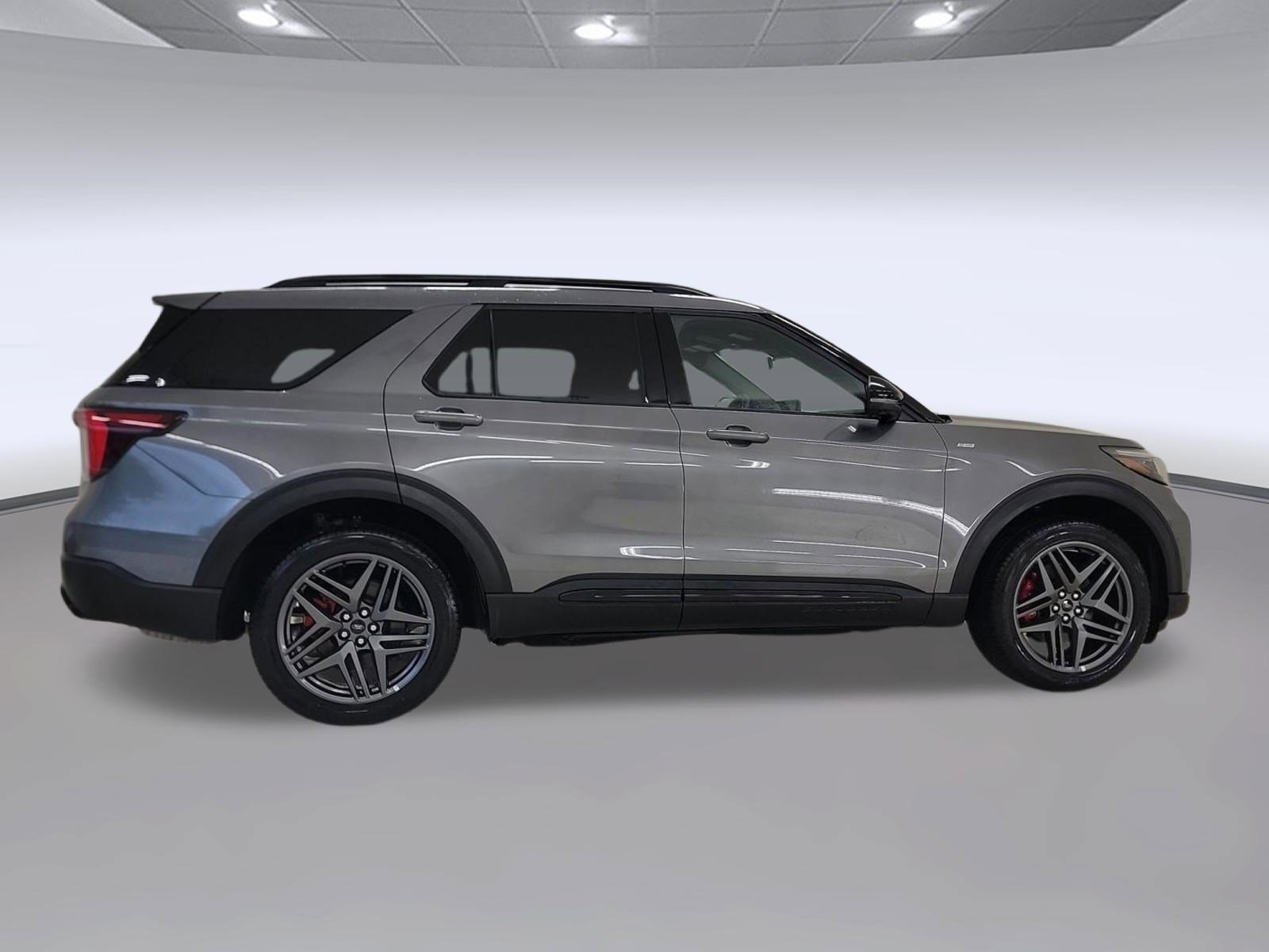 Used 2025 Ford Explorer ST-Line w/ ST-Line Street Pack AWD/4WD image 8