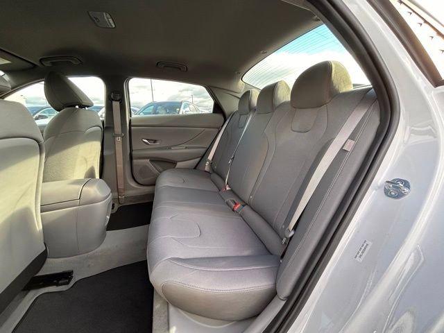 Used 2025 Hyundai Elantra SE image 30