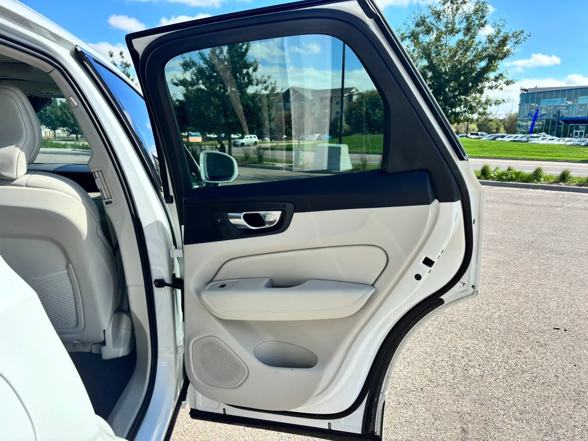 Used 2021 Volvo XC60 T5 Inscription w/ Advanced Package FWD image 23