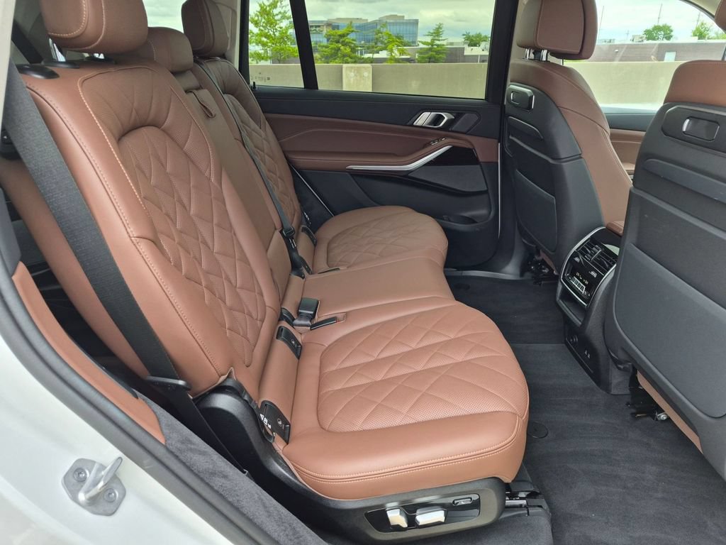 Certified 2025 BMW X7 xDrive40i w/ Premium Package AWD/4WD image 19