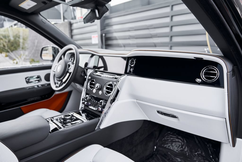Used 2026 Rolls-Royce Cullinan AWD/4WD image 48