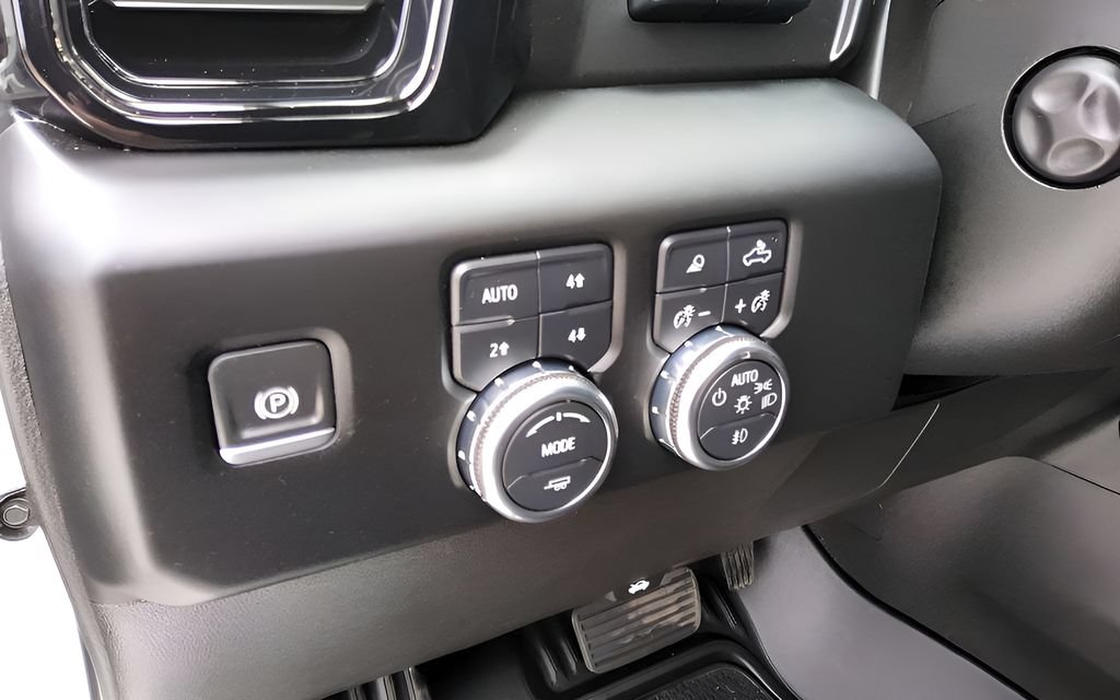 Used 2023 GMC Sierra 1500 AT4 w/ AT4 Premium Package AWD/4WD image 21
