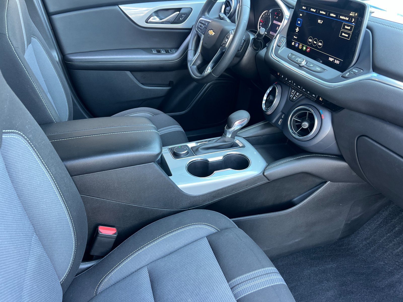 Used 2023 Chevrolet Blazer LT FWD image 16