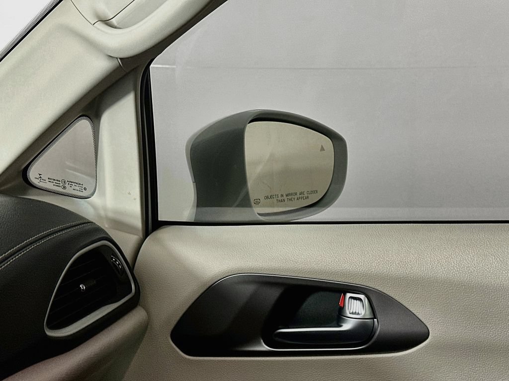 Certified 2022 Chrysler Pacifica Touring-L FWD image 24