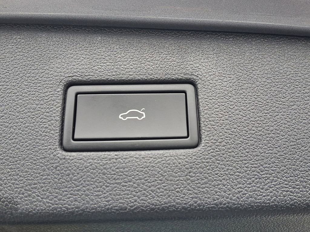 Used 2024 Volkswagen Tiguan Wolfsburg Edition image 32