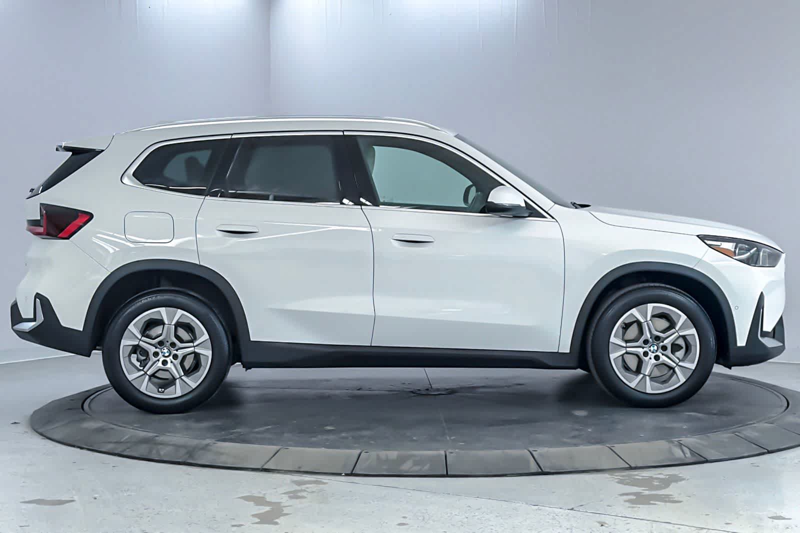 Used 2023 BMW X1 xDrive28i w/ Convenience Package AWD/4WD image 8