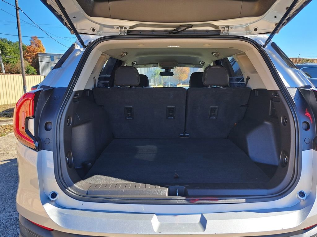 Used 2022 GMC Terrain SLE image 23