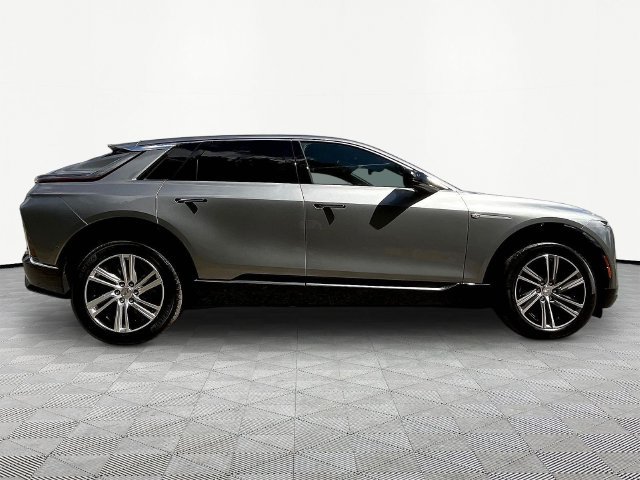 Used 2024 Cadillac Lyriq Luxury AWD/4WD image 4