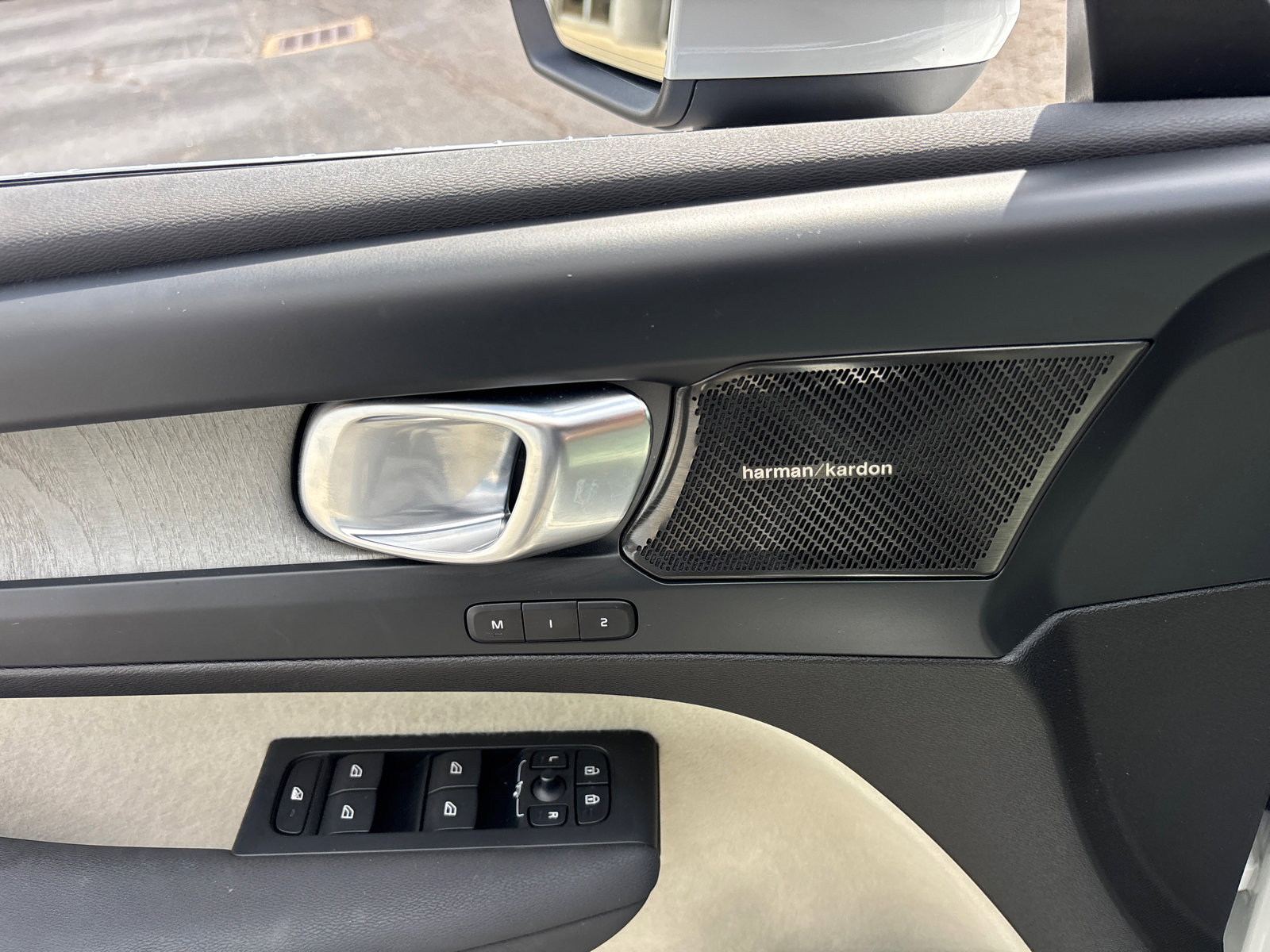 Used 2024 Volvo XC40 B5 Plus w/ Climate Package AWD/4WD image 12