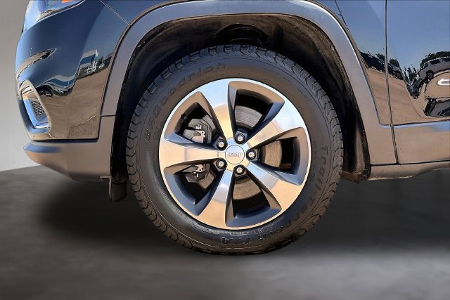 Used 2019 Jeep Cherokee Limited AWD/4WD image 8