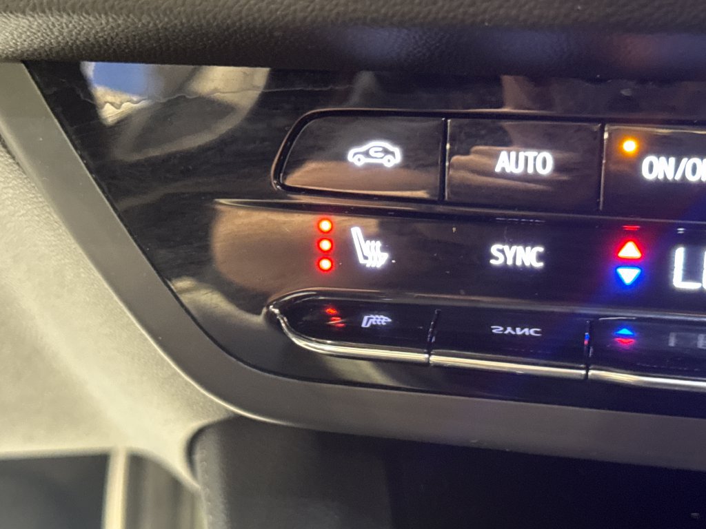Used 2023 Buick Envision Essence w/ Sport Touring Package FWD image 15