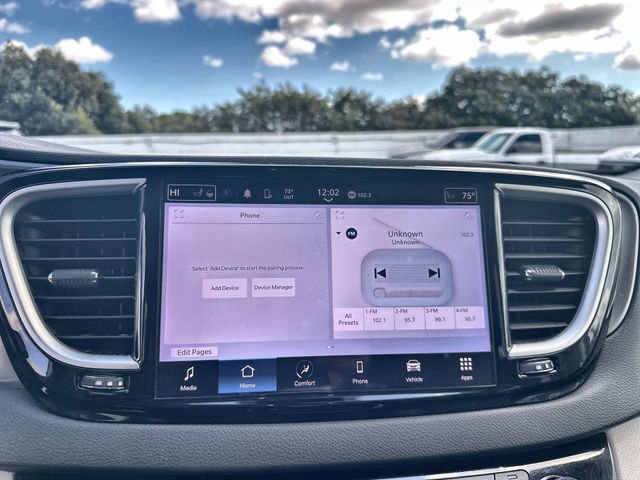 Used 2024 Chrysler Pacifica Touring-L image 20