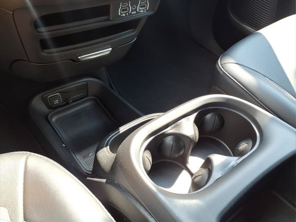 Used 2025 Chrysler Pacifica Select FWD image 8