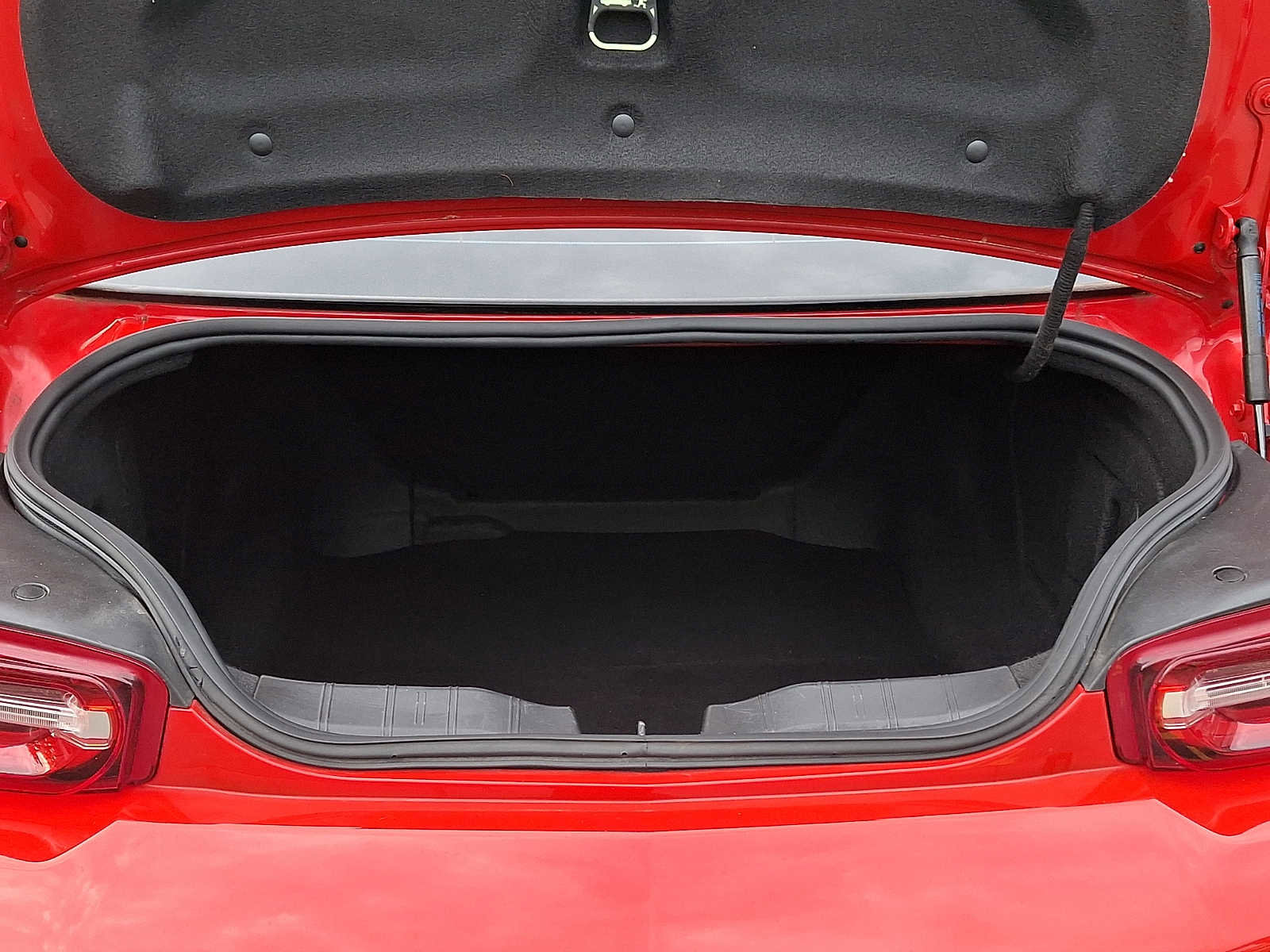 Used 2021 Chevrolet Camaro LT RWD image 27