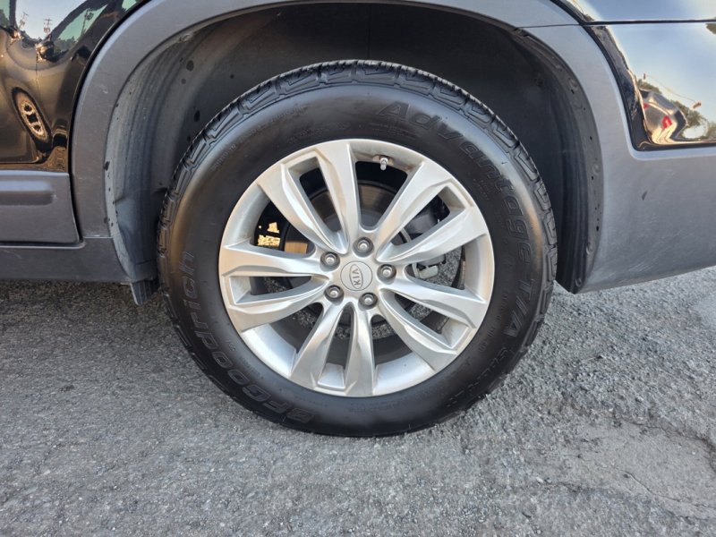 Used 2011 Kia Sorento EX w/ Premium Pkg image 34