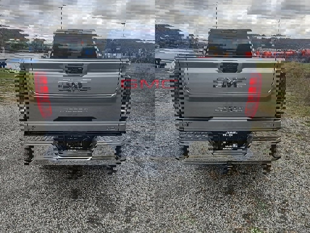 New 2026 GMC Sierra 2500 SLE image 4