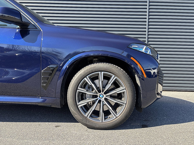 Used 2026 BMW X5 xDrive50e image 9
