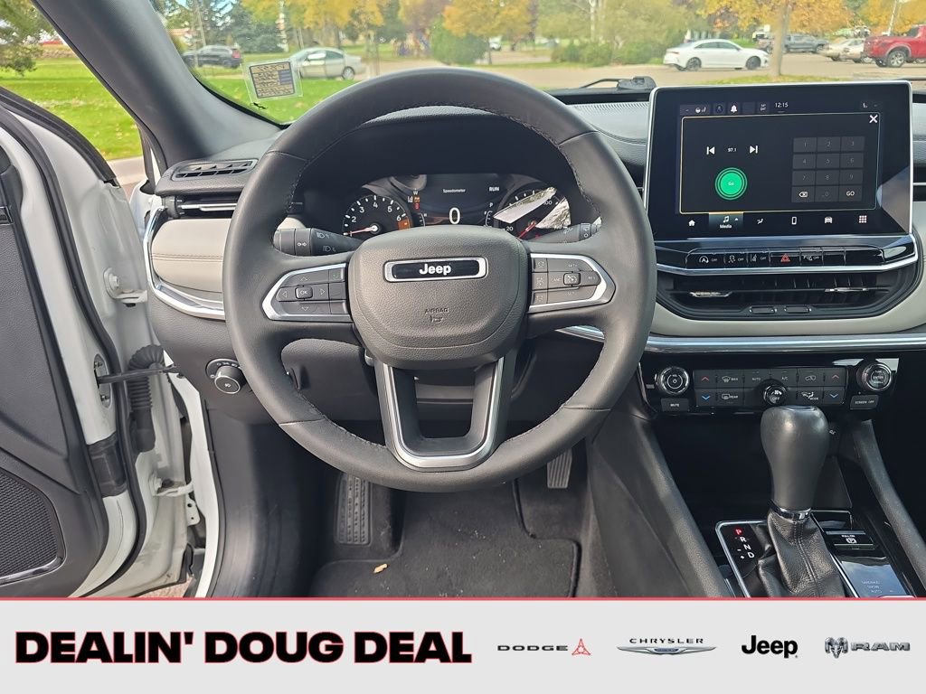 Used 2023 Jeep Compass Limited image 14