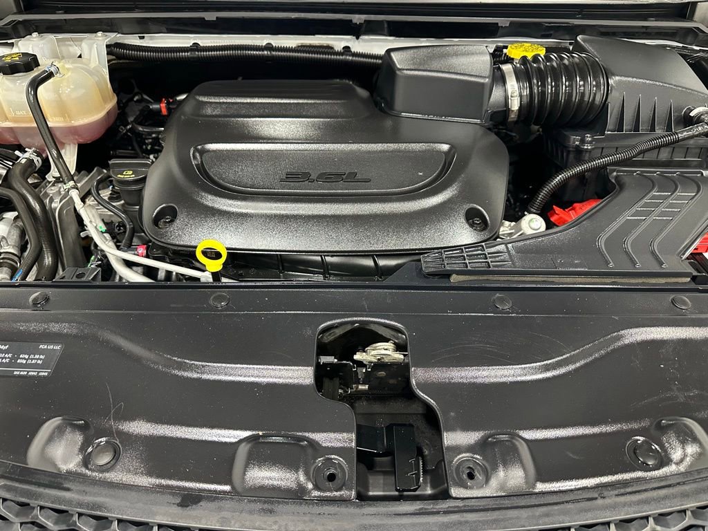 Used 2023 Chrysler Voyager LX image 70