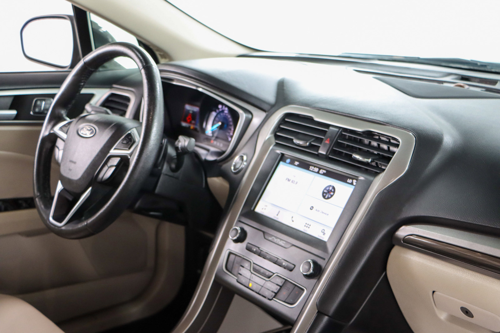 Used 2019 Ford Fusion SEL image 25