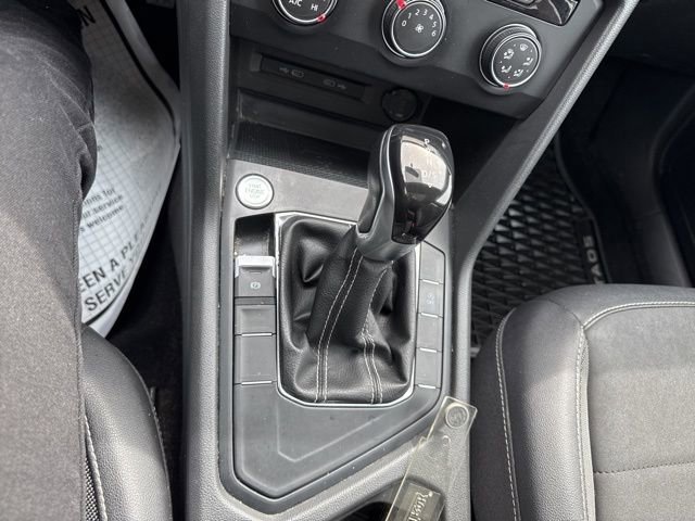 Used 2022 Volkswagen Taos SE w/ Panoramic Sunroof Package FWD image 19