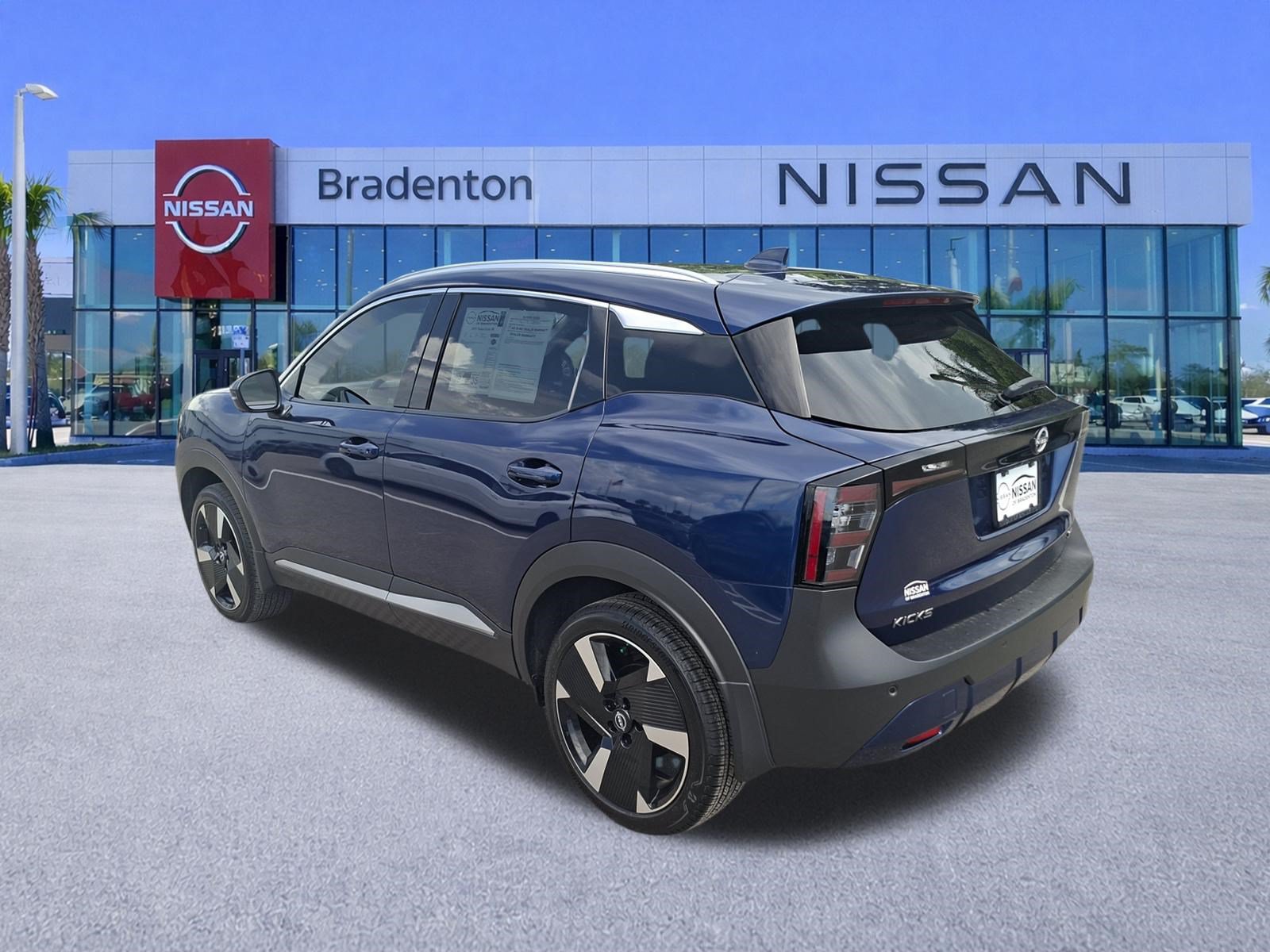 Certified 2025 Nissan Kicks SR FWD image 7